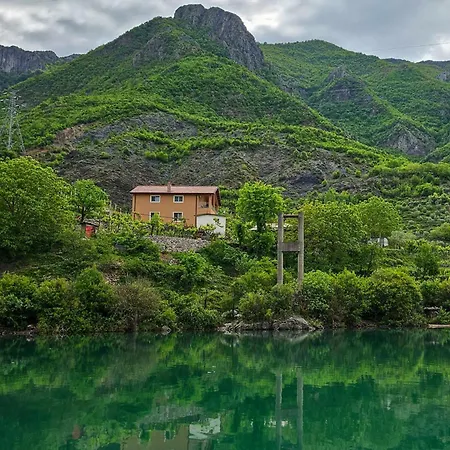 Koman_lakeview_apartments Apartamento Shkodër